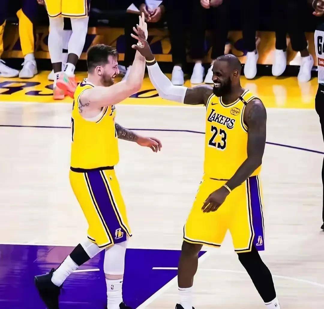 九游-关于NBA季后赛关键时刻走向成谜，拜仁慕尼黑强势反弹，气氛紧张，赛程密集仍需轮换的信息-九游